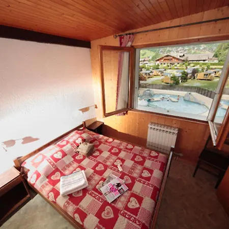 Apartment 10 Pers Avec Piscine Couverte Pres Des Pistes Et Services Pratiques Au Grand-bornand - Fr-1-467-105 *