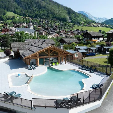 10 Pers Avec Piscine Couverte Pres Des Pistes Et Services Pratiques Au Grand-bornand - Fr-1-467-105 * Le Grand-Bornand